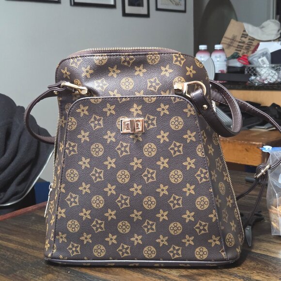 Roberto convertible Purse/Knapsack - Picture 1 of 11